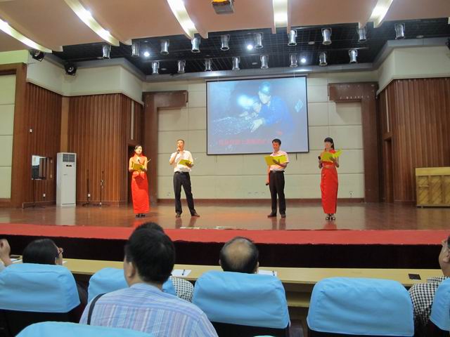 15年中秋国庆诗歌朗诵会 (19).JPG
